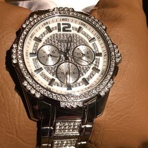 SALE Guess 40mm Face Crystal Accent Watch 100mm Water Resistant Silver Tone